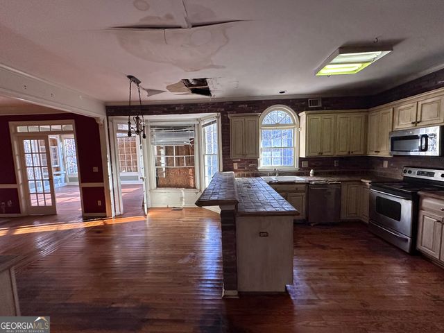 2610 Ashbourne Drive, Lawrenceville, GA 30043