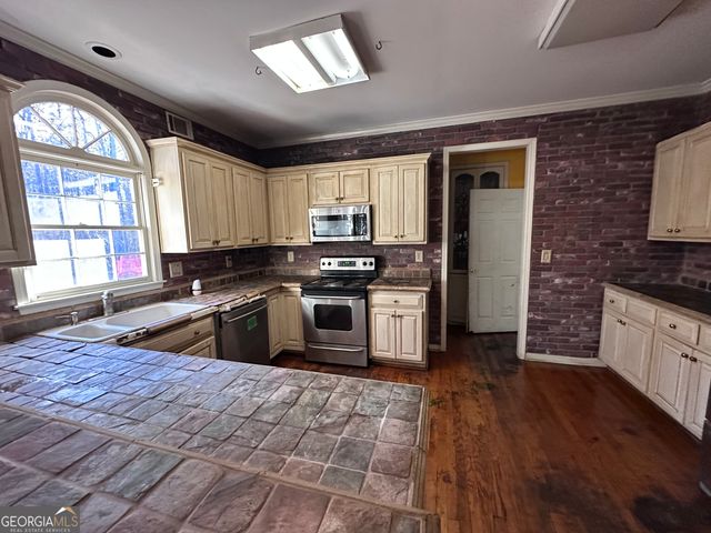 2610 Ashbourne Drive, Lawrenceville, GA 30043