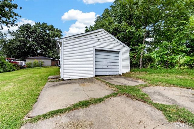 170 Reading Avenue, Maryland Heights, MO 63043