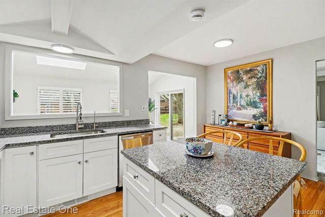 22677 Shadowglen Drive, Farmington Hills, MI 48335