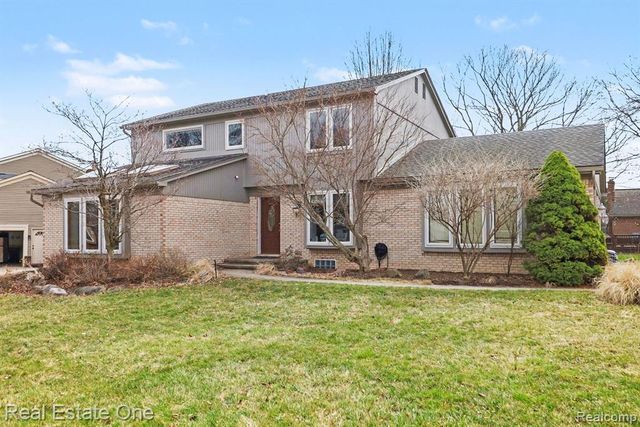22677 Shadowglen Drive, Farmington Hills, MI 48335