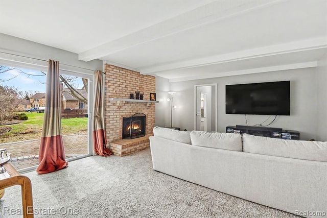 22677 Shadowglen Drive, Farmington Hills, MI 48335