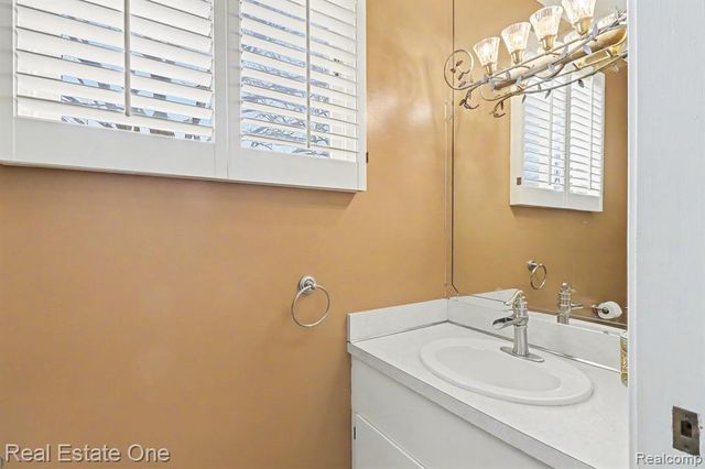 22677 Shadowglen Drive, Farmington Hills, MI 48335