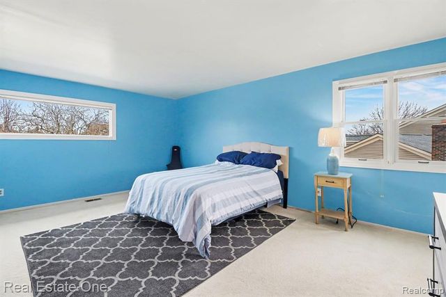 22677 Shadowglen Drive, Farmington Hills, MI 48335