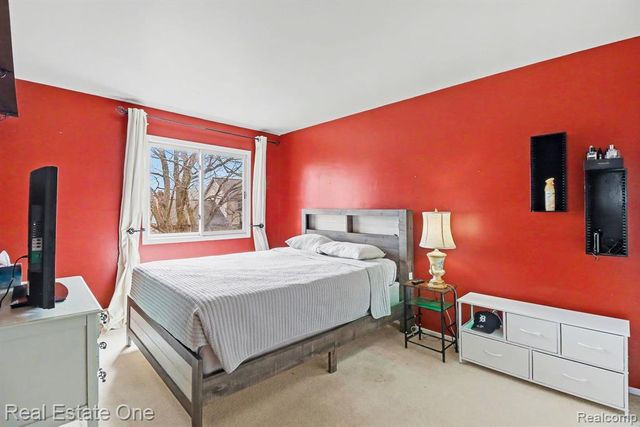 22677 Shadowglen Drive, Farmington Hills, MI 48335