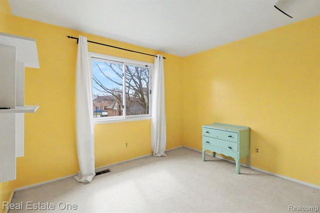 22677 Shadowglen Drive, Farmington Hills, MI 48335