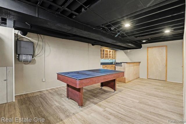 22677 Shadowglen Drive, Farmington Hills, MI 48335