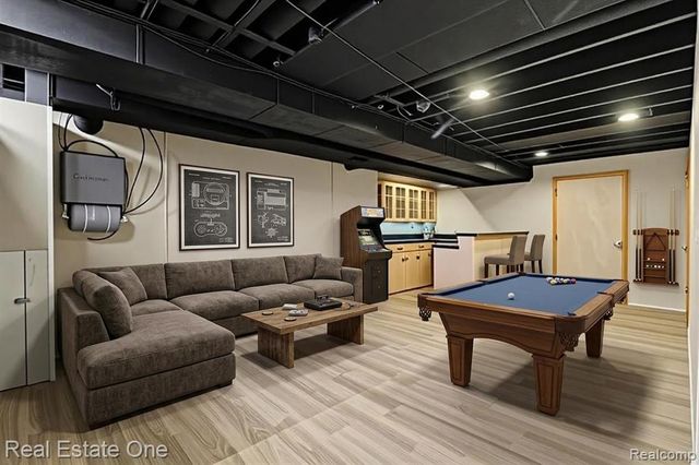 22677 Shadowglen Drive, Farmington Hills, MI 48335