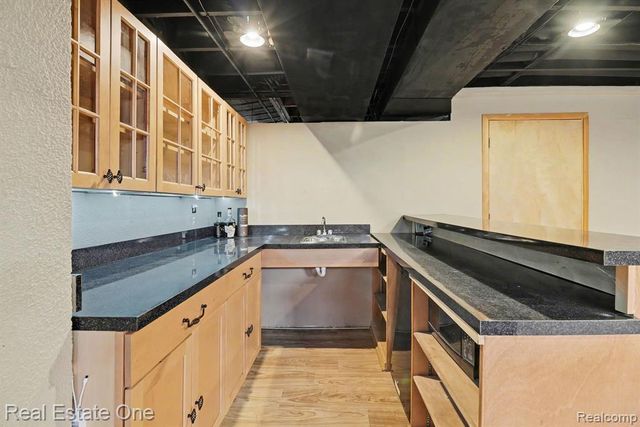 22677 Shadowglen Drive, Farmington Hills, MI 48335