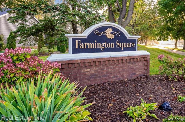 22677 Shadowglen Drive, Farmington Hills, MI 48335