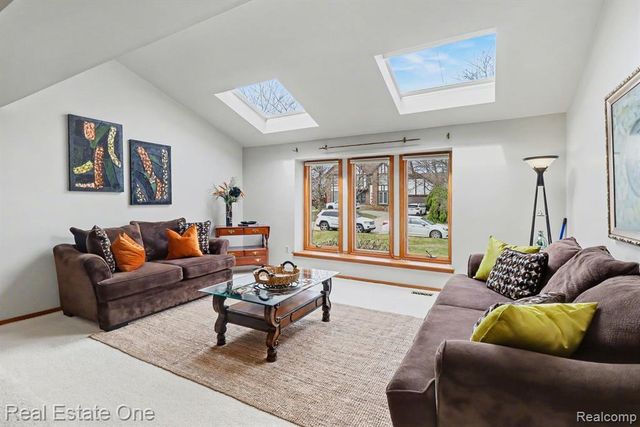 22677 Shadowglen Drive, Farmington Hills, MI 48335