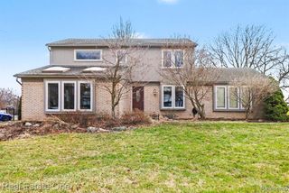 22677 Shadowglen Drive, Farmington Hills, MI 48335