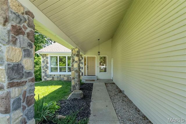 5 Provence Drive, Lake St Louis, MO 63367