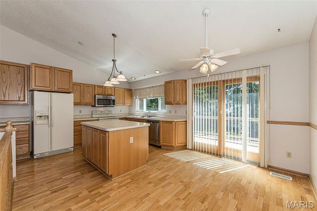 5 Provence Drive, Lake St Louis, MO 63367