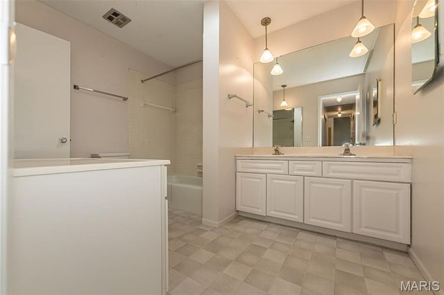 5 Provence Drive, Lake St Louis, MO 63367