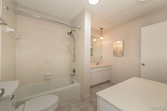 5 Provence Drive, Lake St Louis, MO 63367