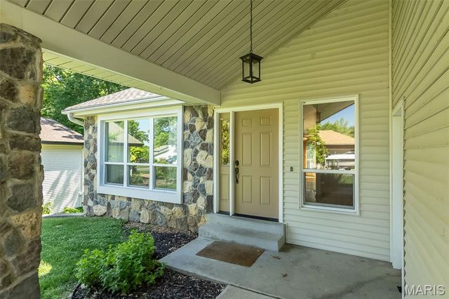 5 Provence Drive, Lake St Louis, MO 63367