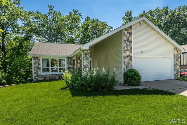5 Provence Drive, Lake St Louis, MO 63367