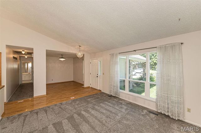 5 Provence Drive, Lake St Louis, MO 63367