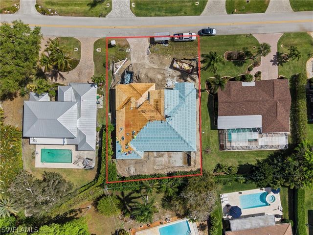 335 Burning Tree DR, Naples, FL 34105