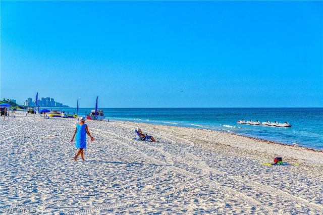 335 Burning Tree DR, Naples, FL 34105