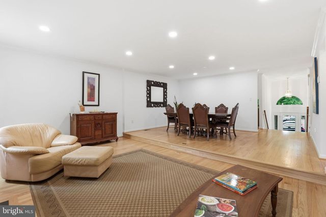 10126 TURNBERRY PL, Oakton, VA 22124