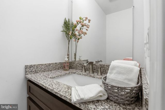10126 TURNBERRY PL, Oakton, VA 22124