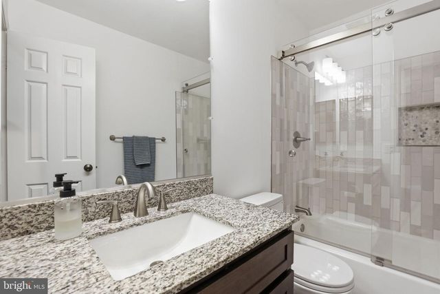 10126 TURNBERRY PL, Oakton, VA 22124