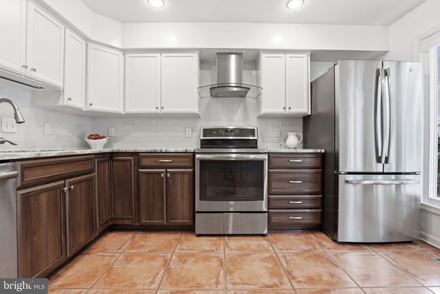 10126 TURNBERRY PL, Oakton, VA 22124
