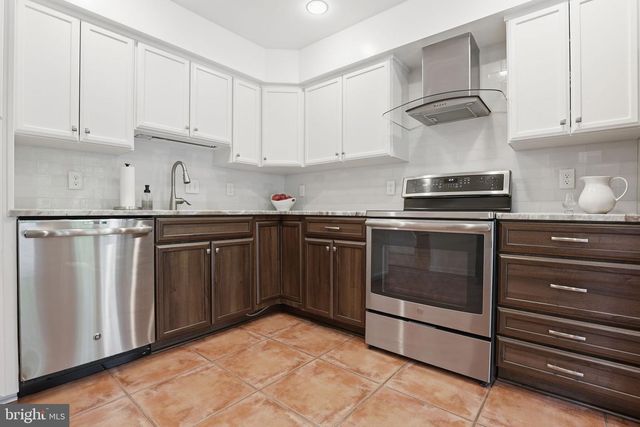 10126 TURNBERRY PL, Oakton, VA 22124