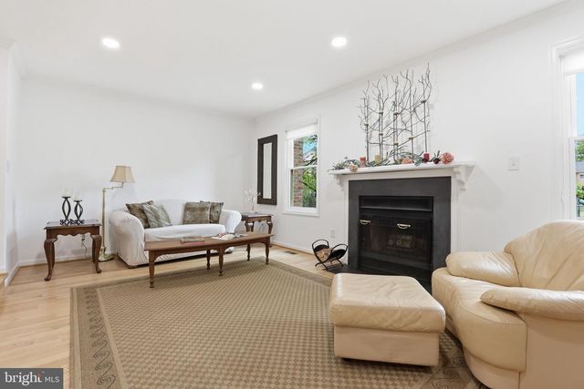 10126 TURNBERRY PL, Oakton, VA 22124