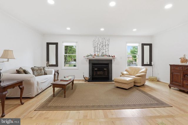 10126 TURNBERRY PL, Oakton, VA 22124