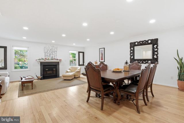 10126 TURNBERRY PL, Oakton, VA 22124