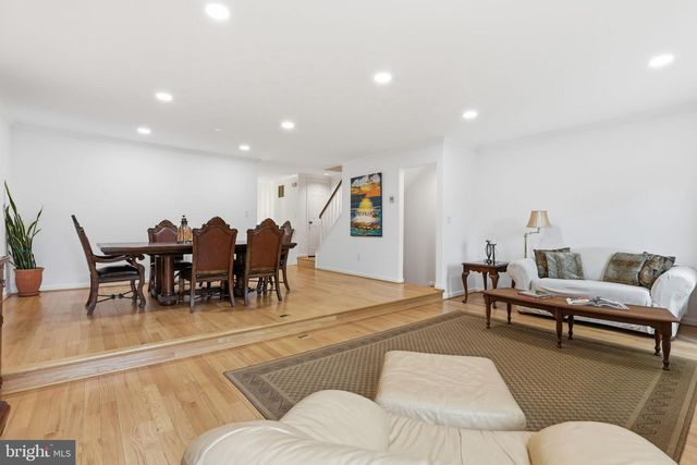 10126 TURNBERRY PL, Oakton, VA 22124