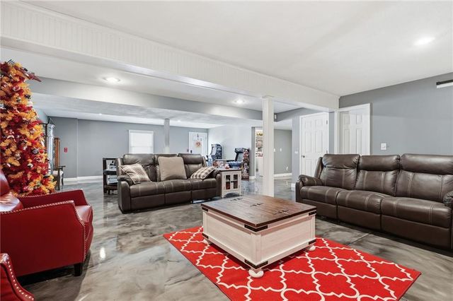 1505 NE 102nd Street, Kansas City, MO 64155