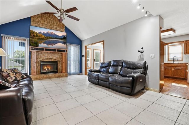 1505 NE 102nd Street, Kansas City, MO 64155