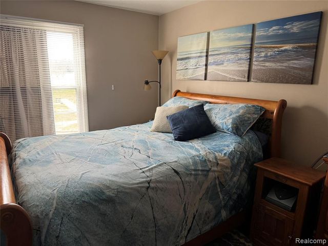 2627 Thornbrier Court 3D, Lake Orion, MI 48430