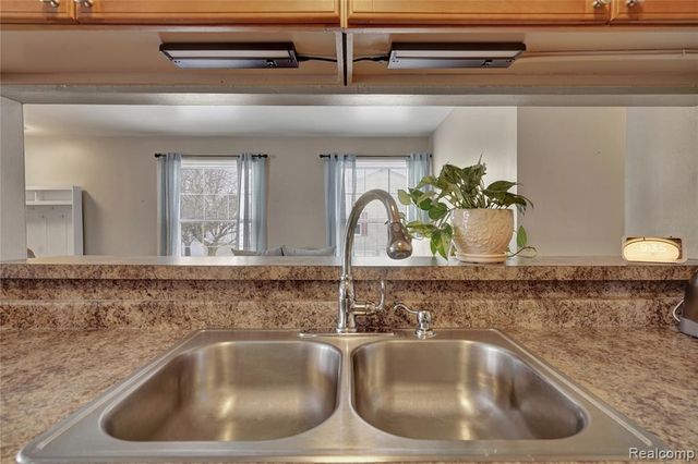 2627 Thornbrier Court 3D, Lake Orion, MI 48430