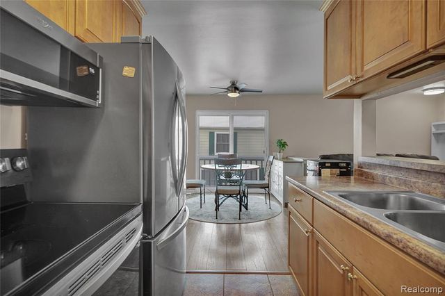 2627 Thornbrier Court 3D, Lake Orion, MI 48430