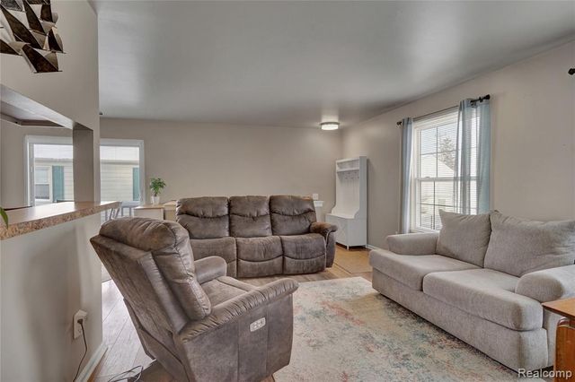 2627 Thornbrier Court 3D, Lake Orion, MI 48430