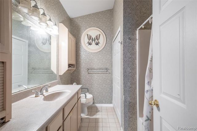 1023 Old Leake Court, Holly, MI 48442