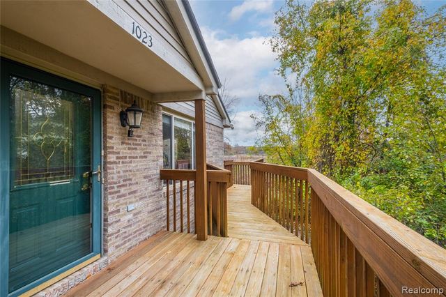 1023 Old Leake Court, Holly, MI 48442