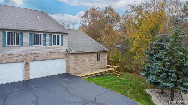 1023 Old Leake Court, Holly, MI 48442