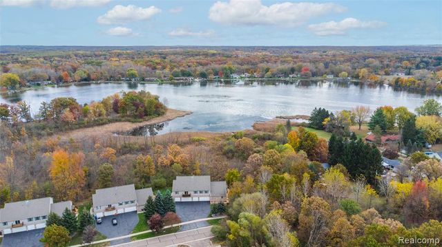 1023 Old Leake Court, Holly, MI 48442