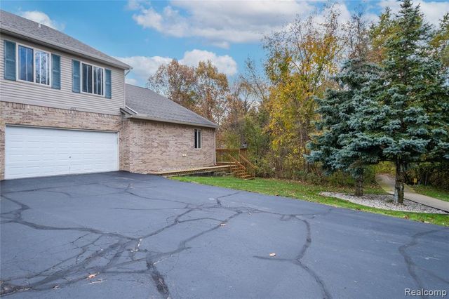 1023 Old Leake Court, Holly, MI 48442