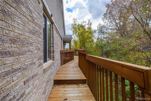 1023 Old Leake Court, Holly, MI 48442