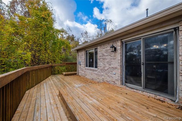 1023 Old Leake Court, Holly, MI 48442