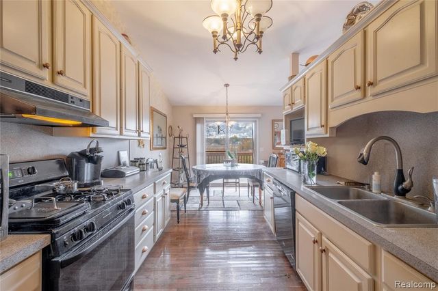 1023 Old Leake Court, Holly, MI 48442