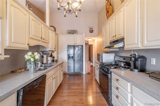 1023 Old Leake Court, Holly, MI 48442