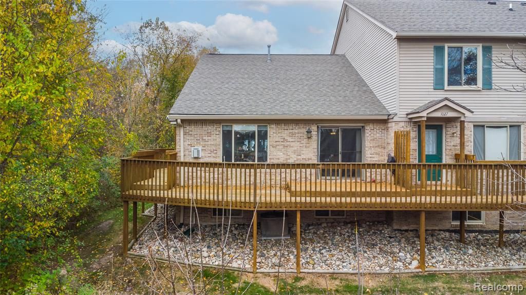 1023 Old Leake Court, Holly, MI 48442